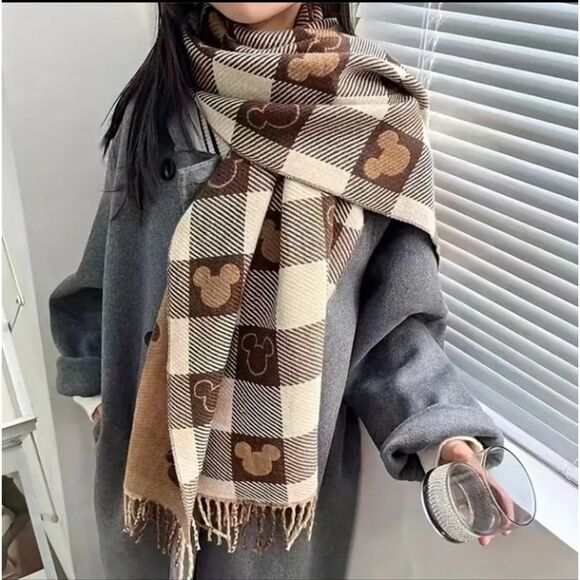 Disney Theme Knitted Reversible Fleece Scarf/Shawl - Picture 1 of 5